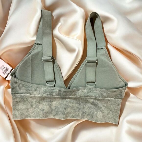 NWT Danskin 2 Bras with Removable Cups and Adjustable Straps Size Medium - Picture 4 of 8